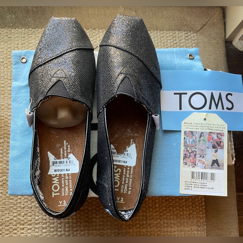 TOMS Black Classics Silver Glitter Shoe size 5, Y3